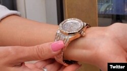 Salah satu jam tangan koleksi Peter Marco. (Twitter/PeterMarco90210)