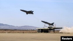 ایران در اولین ساعات روز یکشنبه صدها طیارهٔ بی‌سرنشین تهاجمی و راکت را به سمت اسراییل پرتاب کرد.