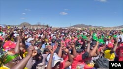 Phansi lonansingeni! (Photo: Albert Ncube)