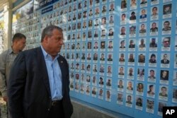 Chris Christie kod zida posvećenog palim ukrajinskim vojnicima, Kijev, 4. august 2023.