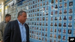 Kris Kristi u Kijevu, kod zida posvećenog palim ukrajinskim vojnicima