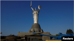 حذف نماد شوروی از تمثال شهری