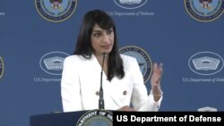 사브리나 싱 미 국방부 부대변인이 브리핑하고 있다. (자료사진)