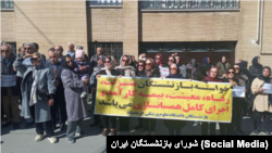 تصویری از یک تجمع اعتراضی بازنشستگان ـ آرشیو