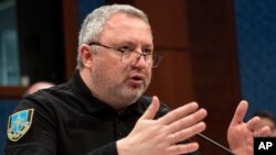 Glavni tužilac Ukrajine Andrij Kostin svedoči u Vašingtonu tokom saslušanja o ratnim zločinima u Ukrajini, pred Odborom za međunarodne poslove Predstavničkog doma SAD, 19. aprila 2023.