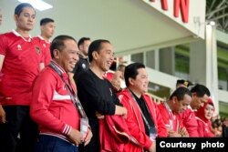 Presiden Joko Widodo bersama Ketua Umum PSSI Erick Thohir menyaksikan langsung pertandingan di Stadion Manahan, Solo. (Courtesy: Setpres RI)