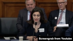 غزاله شارمهد، دختر جمشید شارمهد، شهروند دوتابعیتی زندانی در ایران، در کمیته روابط خارجی مجلس نمایندگان آمریکا (سه‌شنبه ۱۱ اردیبهشت ۱۴۰۳)