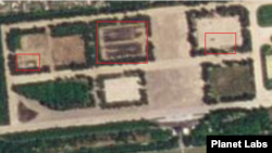 열병식 훈련장을 촬영한 지난 9일 자 위성사진. 훈련장 북부 중심 지대(가운데 사각형 안)에 차량 약 200대가 주차돼 있다. 그 외 지대에도 차량 일부가 포착됐다. 사진=Planet Labs