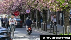 САД, исто така, ја охрабруваат постизборната влада на Северна Македонија да спроведе системски реформи кои го надополнуваат значителниот придонес на граѓанското општество во државата за подобрување на човековите права