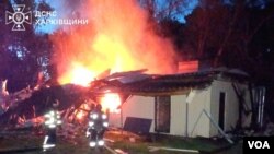6일 우크라이나 하르키우에서 러시아 군의 드론 공격으로 화재가 발생한 저택을 우크라이나 소방관이 진압하고 있다. (사진출처: STATE EMERGENCY SERVICE OF UKRAI)