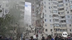 VOA英语视频：乌克兰军队等待美国武器之际，俄罗斯看到“机会之窗” 