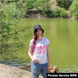 عسل مسکین‌نواز، دختر مهدی مسکین‌نواز، که با وثیقه آزاد است