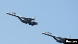 تصویری از دو جنگنده سوخو-۳۵ ساخت روسیه. آرشیو