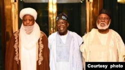 Mai Alfarma Sarkin Musulmi Sultan Sa'ad III, (hagu) Shugaba Tinubu, (tsakiya) Janar Abdulsalami, dama (Hoto: Facebook/Buharist Reporters)