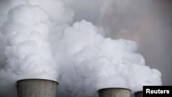 독일 니더라우셈에 있는 석탄 화력발전소 굴뚝에서 연기가 나오고 있다. (자료사진)