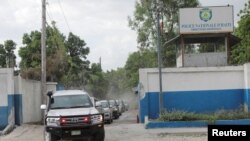 Yon konvwa machin kap transpote delegasyon Kenya a kite katye jeneral Polis Nasyonal Ayiti, apre yon rankont ak chef PNH la, Frantz Elbe nan Potoprens, 21 Out, 2023. 