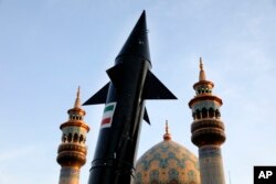 Tehrondagi masjid oldida, 15-aprel, 2024