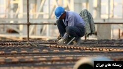 کارگران همچنان در انتظار تعیین تکلیف حداقل دستمزدها برای سال ۱۴۰۲ هستند.