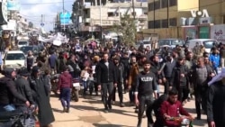 Протести во деловите од Сирија каде што владеат бунтовниците