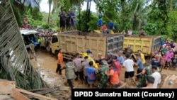 Sedikitnya 28 orang meninggal dalam bencana banjir dan tanah longsor di Pesisir Selatan, Sumatra Barat.Operasi pencarian dan penyelamatan dihentikan pada Minggu (17/3). (Foto: Courtesy BPBD Sumatra Barat)