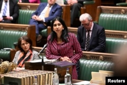 Menteri Dalam Negeri Inggris, Suella Braverman, berbicara di depan anggota parlemen (foto: dok).