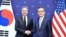 토니 블링컨(왼쪽) 미 국무부 장관과 조태열 한국 외교부 장관이 18일 서울 종로구 외교부 청사에서 회동하고 있다. (한국 외교부 제공)