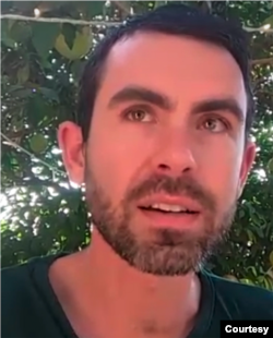 前中国事务专家、现于一家位于北部以色列高科技公司担任财务主管职的巧曙明(Sam Chester)。 (美国之音视讯采访截图）