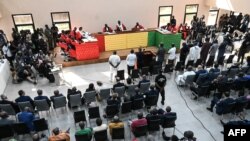 Le substitut du procureur a rappelé les faits retenus contre Moussa Dadis Camara et dix autres responsables au procès du massacre de septembre 2009: assassinats, meurtres, actes de torture...