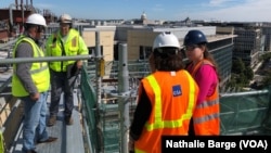 L'équipe de cadres du BTP au sommet du bâtiment, Washington DC.