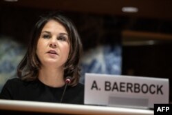 아날레나 베어보크 독일 외무장관이 27일 스위스 제네바에서 열린 유엔 군축회의 고위급회기 첫날 회의에서 발언하고 있다.