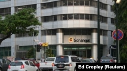 앙골라 수도 루안다 거리에서 차량들이 운행하고 있다. (자료사진)