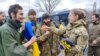 Russia, Ukraine Exchange More Prisoners on Orthodox Easter   