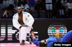 ლეგენდარული ფრანგი ტედი რინერი ინალ ტასოევს ამარცხებს და მსოფლიო ჩემპიონი მეთერთმეტედ ხდება