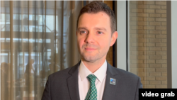 Тоа што премиерот вели колоквијално ќе се користи терминот Македонија во јавни говори дома не значи прекршување на договорот. 