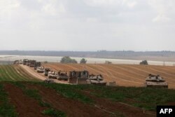 Izreelska vona vozila kreću se u blizini granice sa Pojasom Gaze, 12. maja 2024.