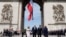 Gjatë pritjes në Harkun e Triumfit (Paris, 8 qershor 2024)