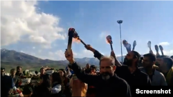 استقبال از نوروز بر مزار مهسا امینی - آرشیو