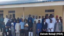 Wassu Musulmi da ga kungiyar Islamic Movement of Nigeria sun ziyarci masujadar ECWA Seminary a Jos don tayasu bikin Kirsimeti.
