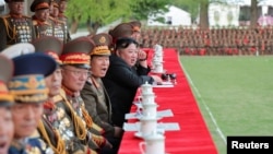 រូបឯកសារ៖ មេដឹកនាំ​កូរ៉េខាងជើង​លោក Kim Jong Un ទស្សនា​ការ​ប្រកួតកីឡា​បាល់ទាត់​មួយ​នៅទីក្រុង​ព្យុងយ៉ាង ប្រទេសកូរ៉េខាងជើង កាលពីថ្ងៃទី២៥ ខែមេសា ឆ្នាំ២០២៤។ 