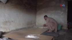 لوړې زده کړې مو کړي، خو بیا سختو مزدوریو ته اړ یو – کویټه کې افغان کډوال