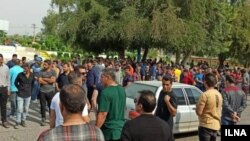 تجمع کارگران «کاغذ پارس طبیعت سلولز» در مقابل فرمانداری شهرستان شوش