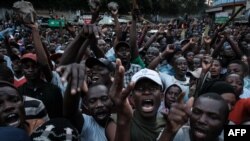 Wafuasi wakimshangilia Raila Odinga Machi 20, 2023. Picha na YASUYOSHI CHIBA/AFP.