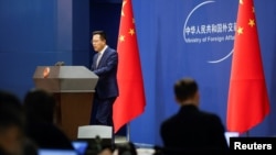 资料照：被称为“战狼”的时任中国外交部发言人赵立坚在记者会上。（2022年3月18日）