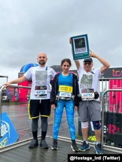انوشه آشوری و دو فرزندش الیکا و آرین در ماراتن لندن. یکشنبه ٢٣ آوریل ۲۰۲۳
