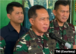 Panglima TNI Jenderal Agus Subiyanto dalam konferensi pers pada Minggu (31/3) di Gudmurah Kodam Jaya/Bekasi terkait update pasca insiden ledakan di gudang amunisi tersebut. (Foto: Courtesy TNI)