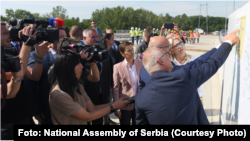 Delegacije Srbije i Republike Srpske na graničnom prelazu Sremska Rača između Srbije i Bosne i Hercegovine (Foto: Narodna skupština Republike Srbije)