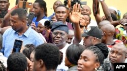 À Lagos, le gouverneur sortant Babajide Sanwo-Olu, du parti présidentiel APC, a été réélu.