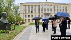 ABŞ-ın Azərbaycandakı səfiri Mark Libby və xanımı Danusia ilə birlikdə Füzuli və Şuşa şəhərlərinə səfər edib. (Foto: ABŞ-ın Azərbaycandakı səfirliyi)