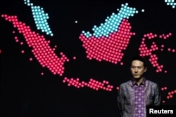 FILE: Chief Executive Officer TikTok Shou Zi Chew pada acara peluncuran Laporan Dampak Sosial Ekonomi TikTok 2023 di The Ritz Carlton, Pacific Place di Jakarta, Indonesia, 15 Juni 2023. (REUTERS/Ajeng Dinar Ulfiana)