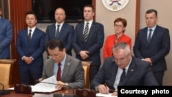 Potpisivanje Memoranduma o rekonstrukciji dionice puta Foča - Šćepan Polje. Foto: Vlada RS